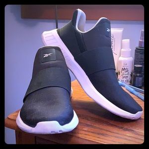 Reebok Sz 8 black slip on Lite running shoes